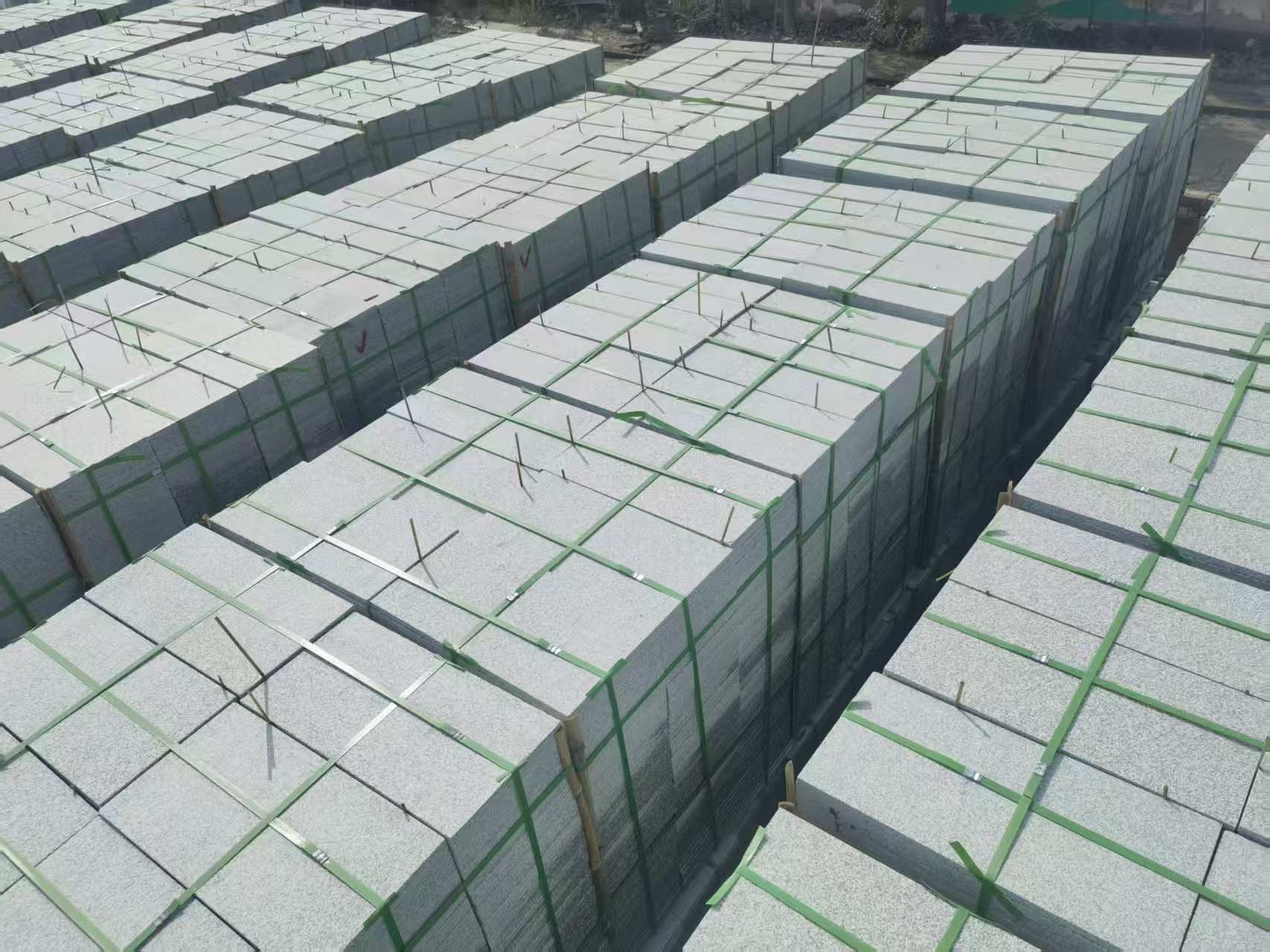 广州 芝麻白1.8公分火烧300*600地铺，清仓大甩卖