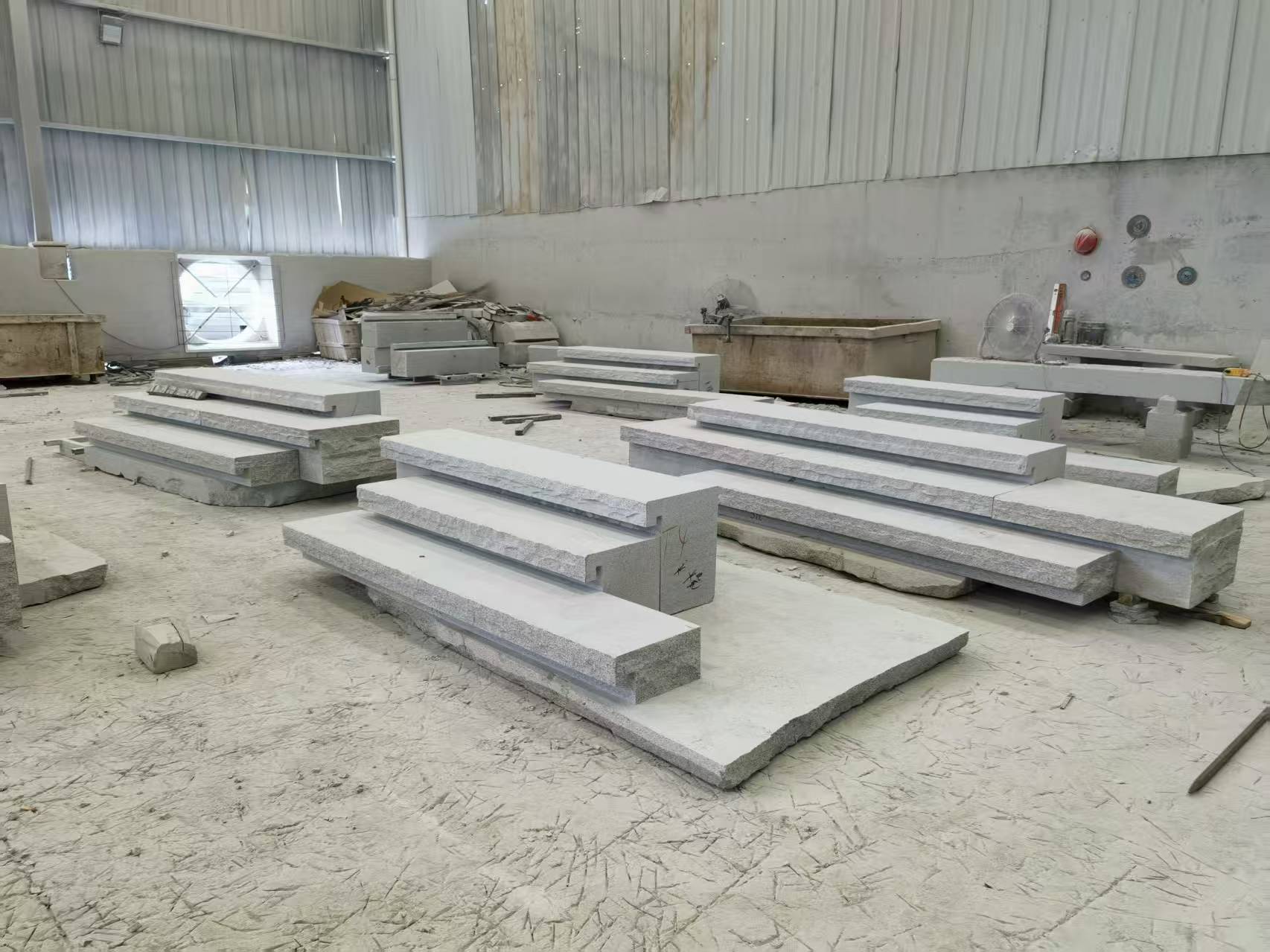 广州 整石台阶（大面火烧+侧面自然面），出货前厂内拼装