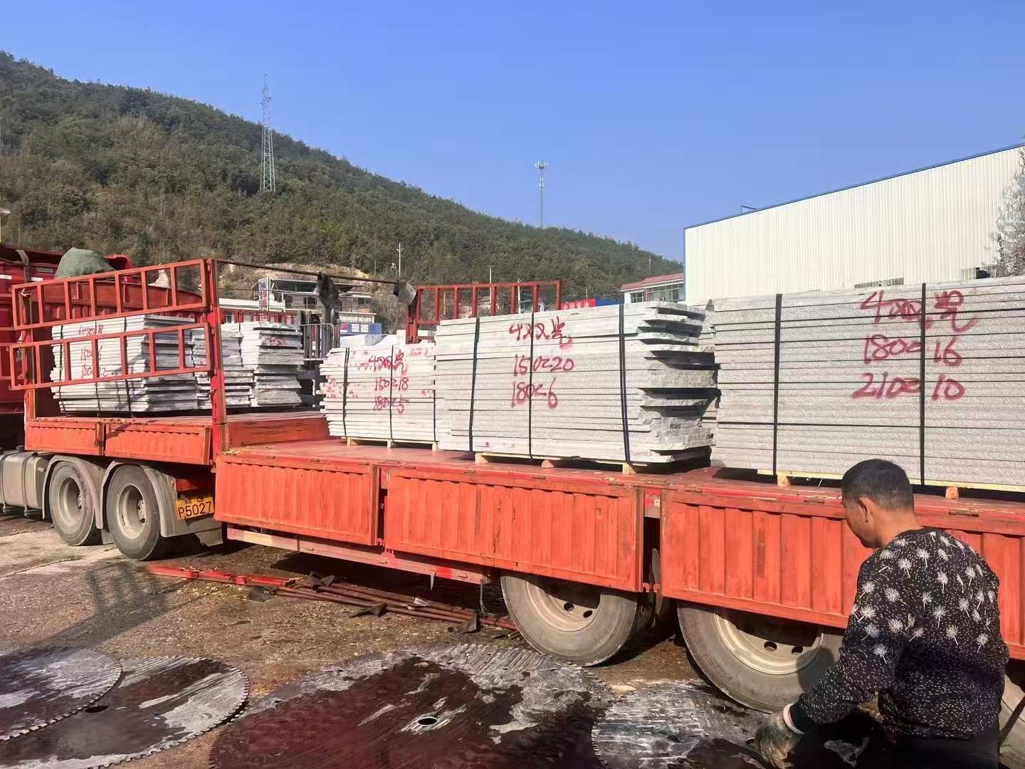 广州 芝麻灰花岗岩光面毛板出货日常