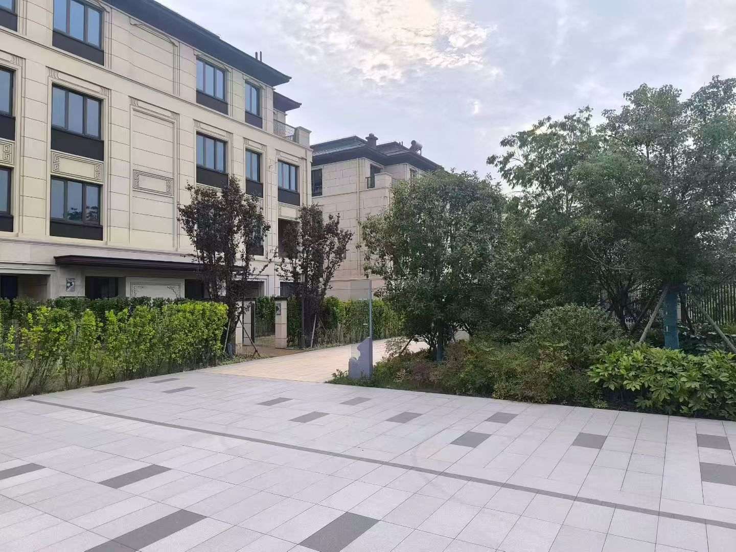 广州 芝麻白与芝麻白搭配铺装，尺寸1200*600