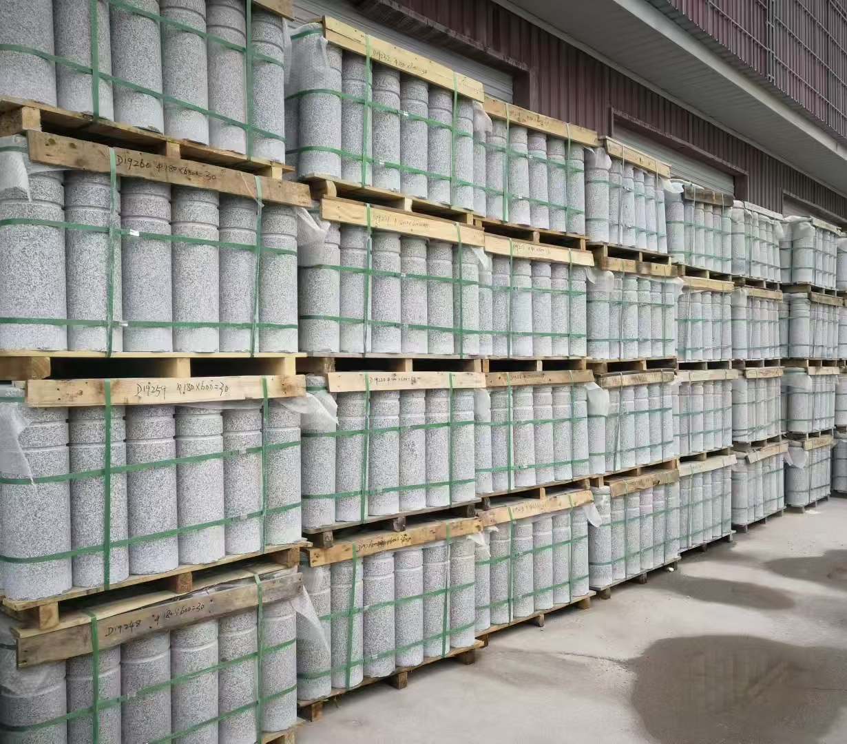 广州 芝麻白挡车柱、阻车桩、隔离柱