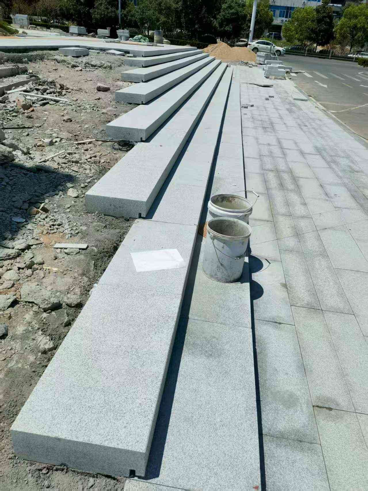 广州 芝麻白整石台阶，施工现场