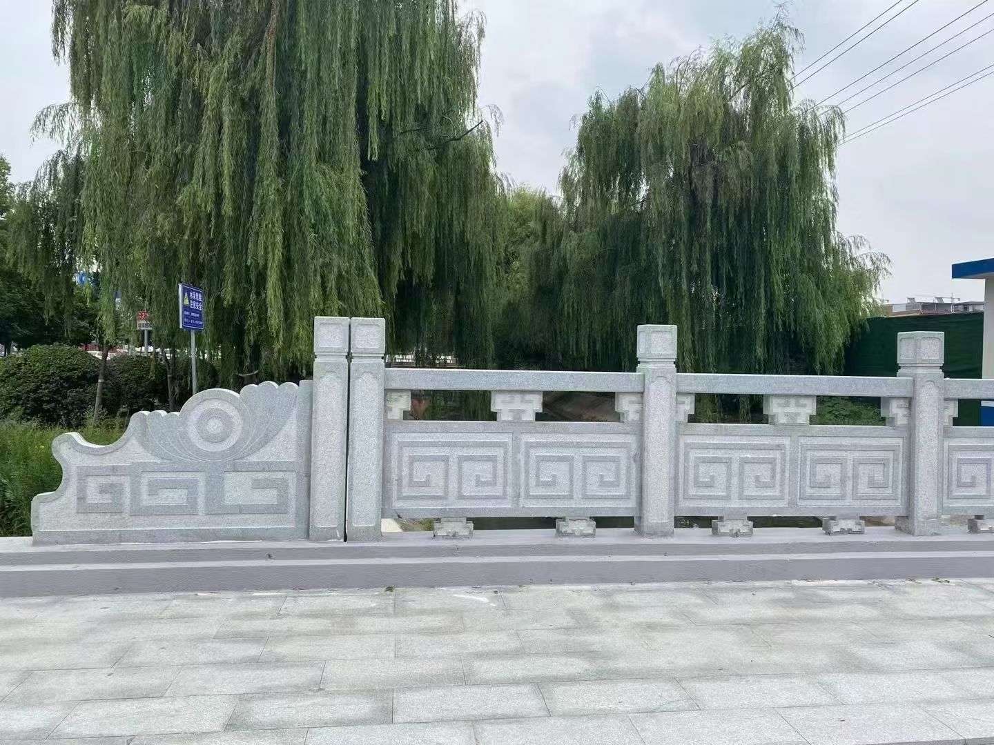 广州 芝麻灰桥栏杆、河道栏杆安装效果