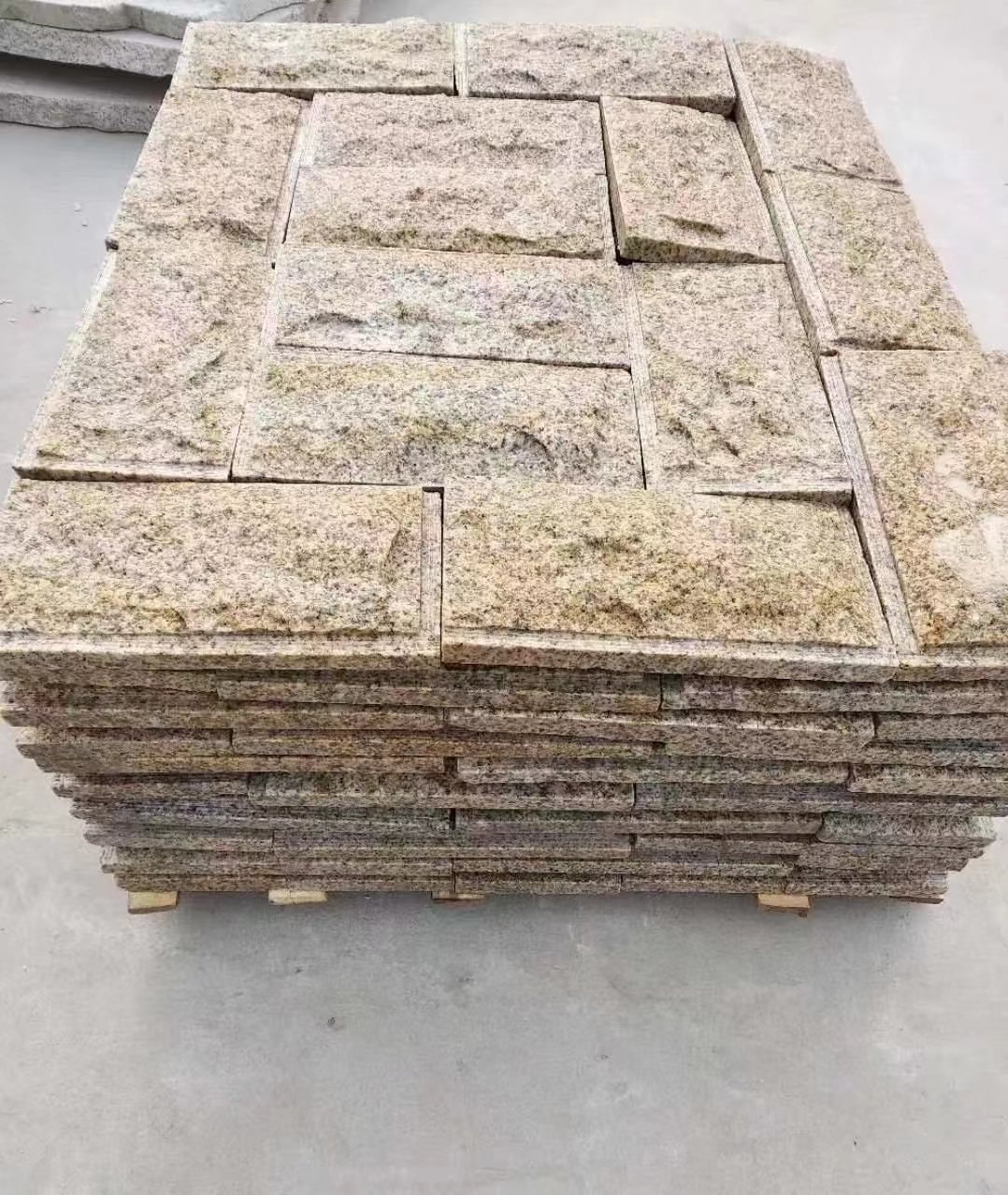 广州黄锈石蘑菇石