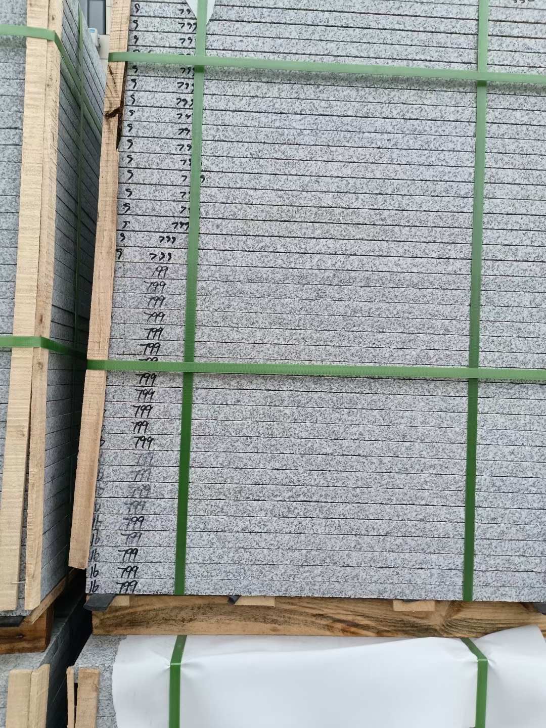 广州 芝麻白石材地铺做法